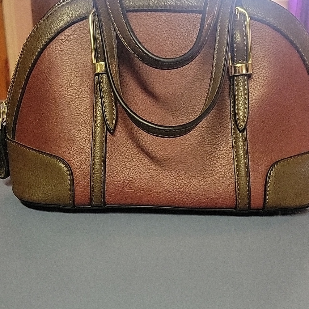 NWOT Simply Noelle purse brown with gold buckles. Medium size.